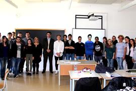 Foto di gruppo con gli studenti della V AFM