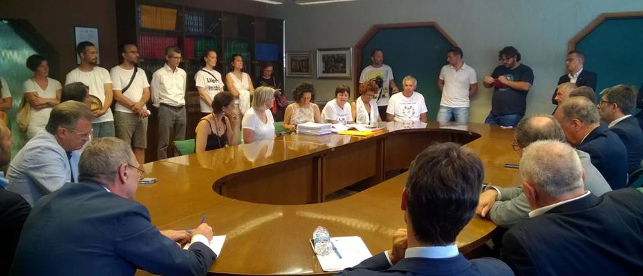 No ai 12 vaccini obbligatori per poter andare a scuola: 5.522 firme contro il decreto Lorenzin