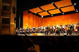 L'orchestra Haydn durante il concerto al Teatro Sociale