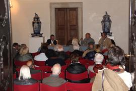 Pubblico in sala aurora durante l'incontro con Mario Bernardo