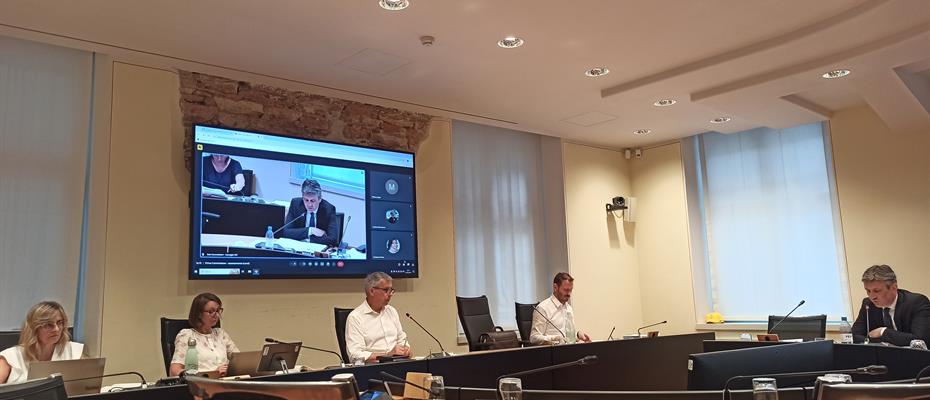 Sì della Prima commissione ad assestamento e Defp