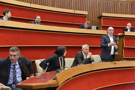 Le minoranze lasciano l'Aula per protesta. Ddl semplificazione approvato solo con i voti della maggioranza