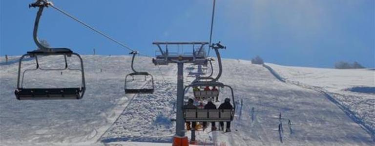 Tariffe agevolate sugli impianti per avvicinare i giovani allo sci. Pronta la norma