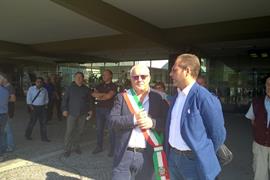 Degasperi con un sindaco presente alla manifestazione