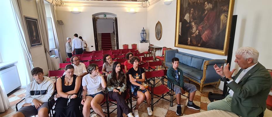 I ragazzi del Piano giovani valli del Leno scoprono il Consiglio