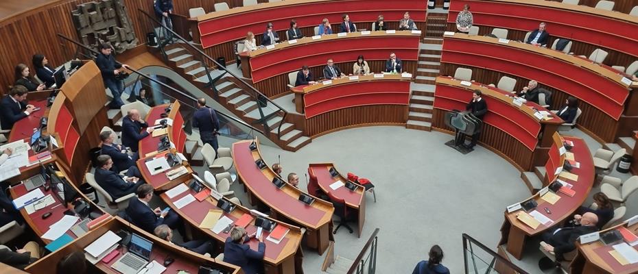 Consiglio provinciale, la prima seduta sospesa dopo il giuramento