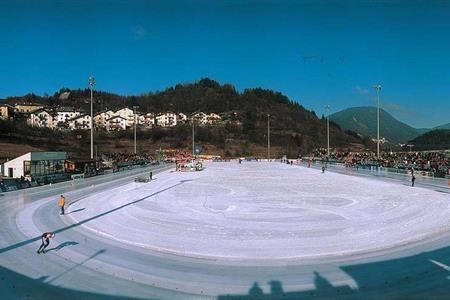 Sì ai nuovi criteri per finanziare l’Ice Rink olimpico a Pinè. Tempi: autunno 2025, ma deciderà il commissario 