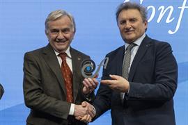 La premiazione di Walter Kaswalder, presidente nella scorsa legislatura