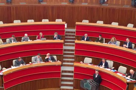 Esame finale in aula dei disegni di legge contro il bullismo e il cyberbullismo e per le ferie solidali