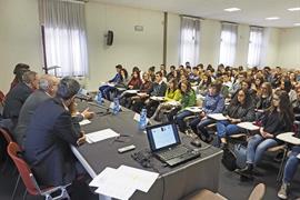 La sala gremita di studenti 