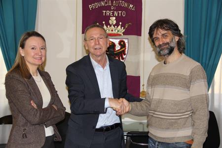 Difensore civico, la comunità della valle dei Laghi firma la convenzione