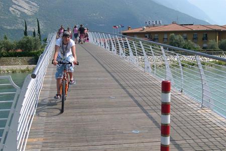 Previsti 'Bbox' per la sicurezza lungo tutte le ciclopedonali del Trentino
