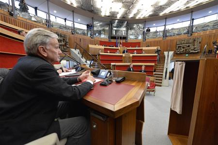 Lavori aperti dal question time. Poi il rinvio dell'elezione del vicepresidente e sospensione sul ddl-antenne